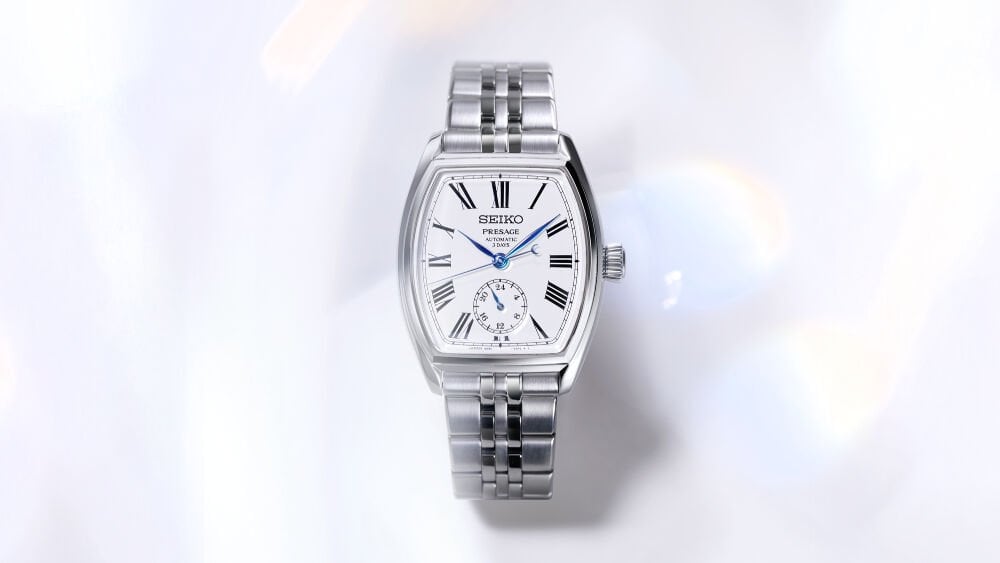 Köşeli tasarıma sahip emaye kadranlı elbise saati Japon işçiliğini ve Seiko’nun saatçilik mirasını onurlandırıyor